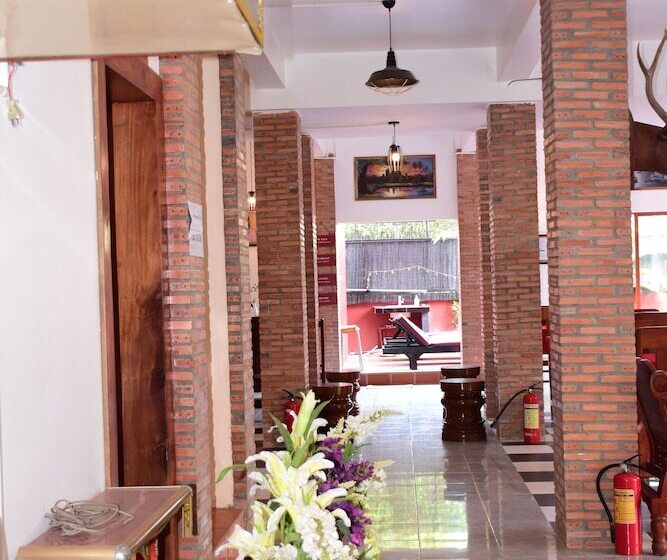 ホテル Bou Savy Guesthouse