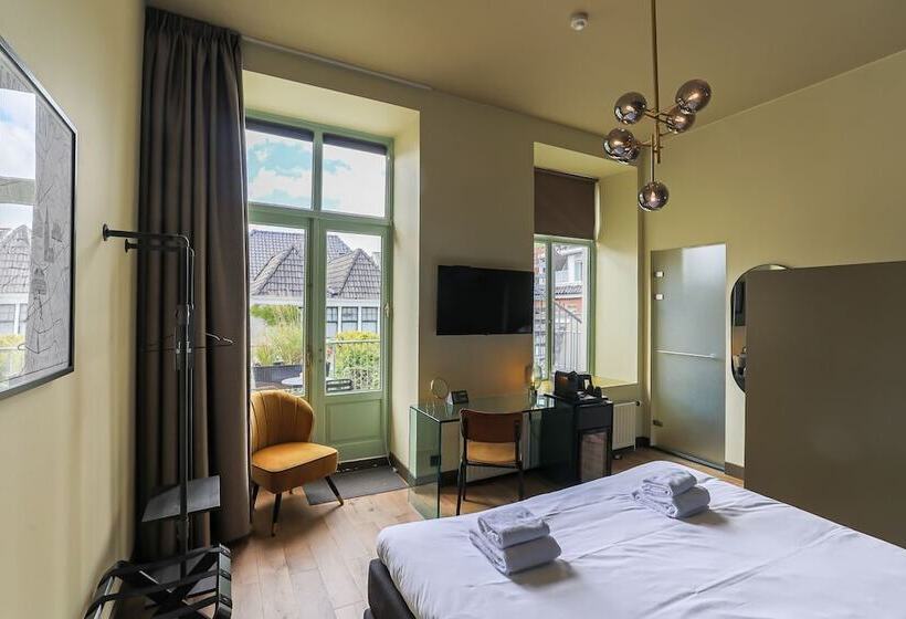 هتل Corps De Garde