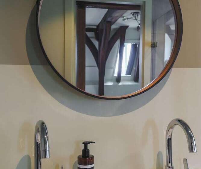 هتل Corps De Garde