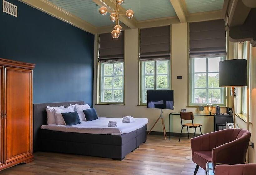 هتل Corps De Garde