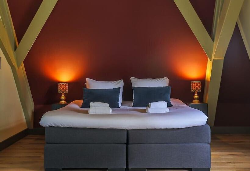 هتل Corps De Garde