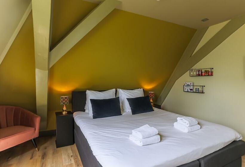 هتل Corps De Garde