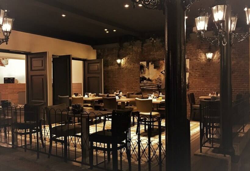 Отель Courage Nijmegen