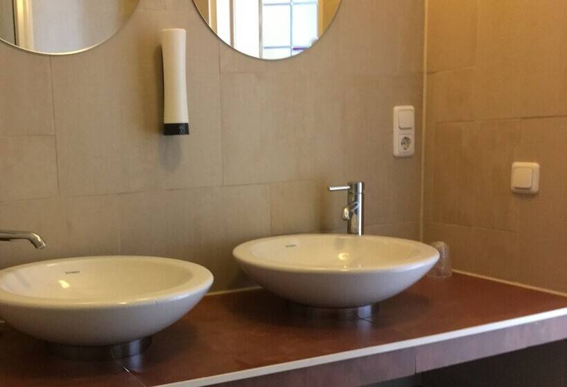 Отель Courage Nijmegen