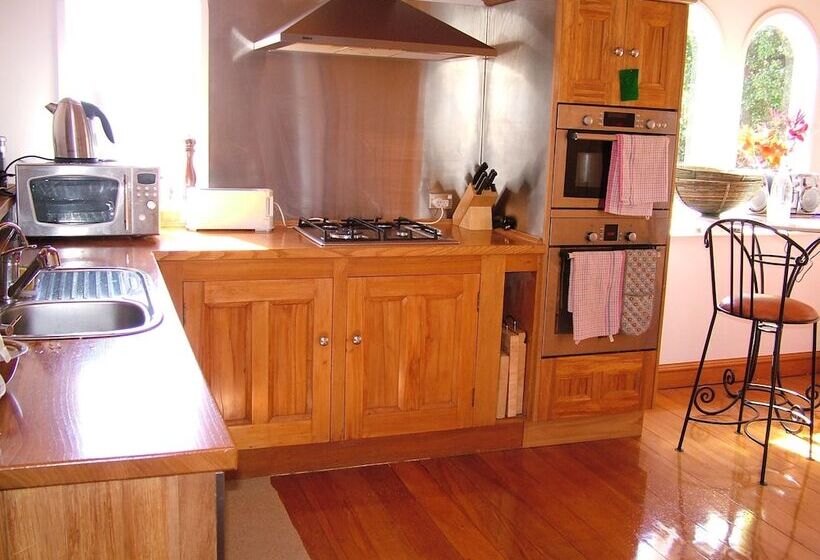 هتل Fellworth House For Solo Travellers