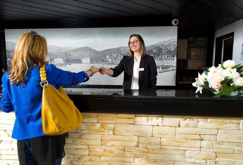 בית מלון כפרי Hvar