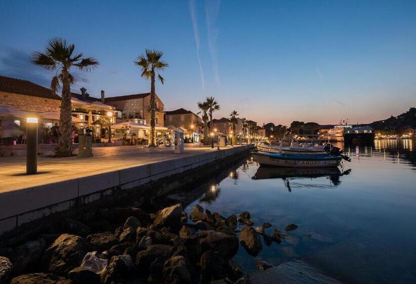 בית מלון כפרי Hvar