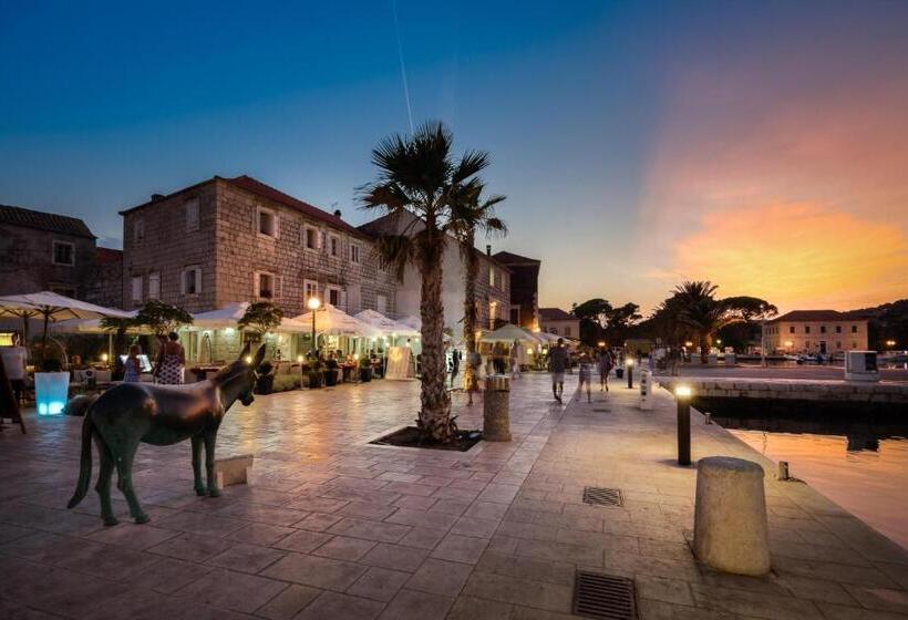 בית מלון כפרי Hvar