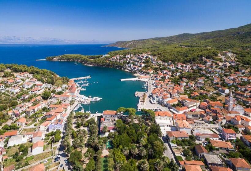 בית מלון כפרי Hvar