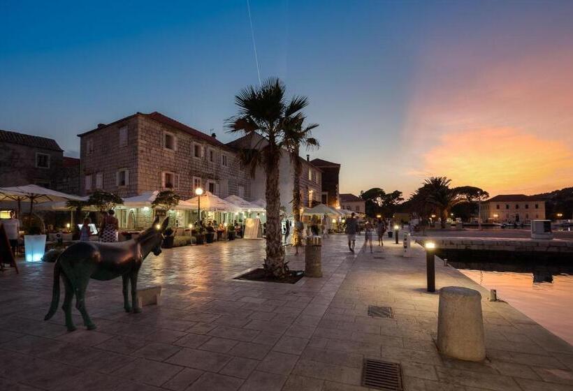 בית מלון כפרי Hvar