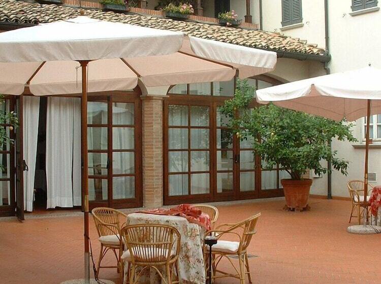 فندق Locanda Del Lupo