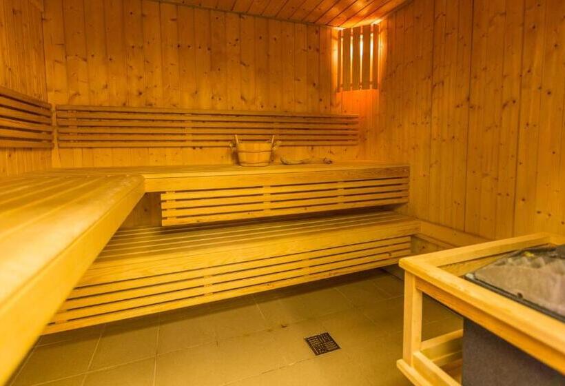 هتل Mellieha Holiday Centre