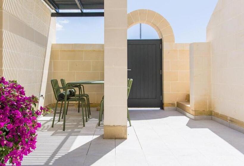 هتل Mellieha Holiday Centre