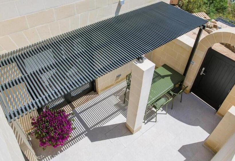 هتل Mellieha Holiday Centre