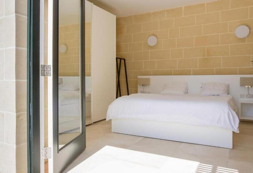 هتل Mellieha Holiday Centre