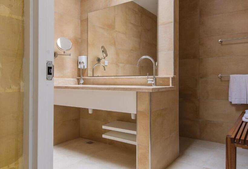 هتل Mellieha Holiday Centre