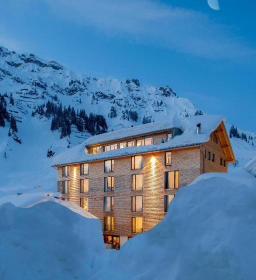 Mondschein Hotel And Chalet