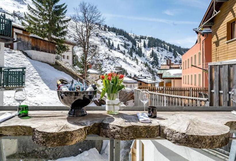 Mondschein Hotel And Chalet