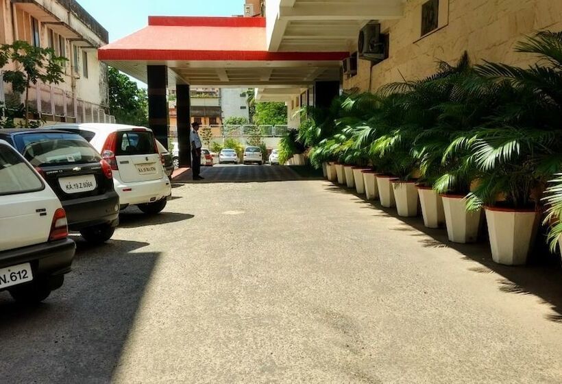 ホテル Poonja International