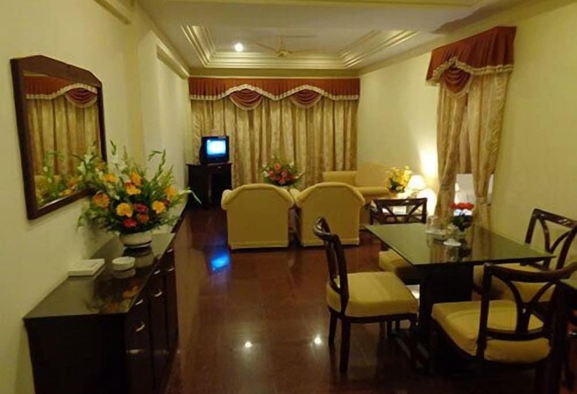 ホテル Poonja International