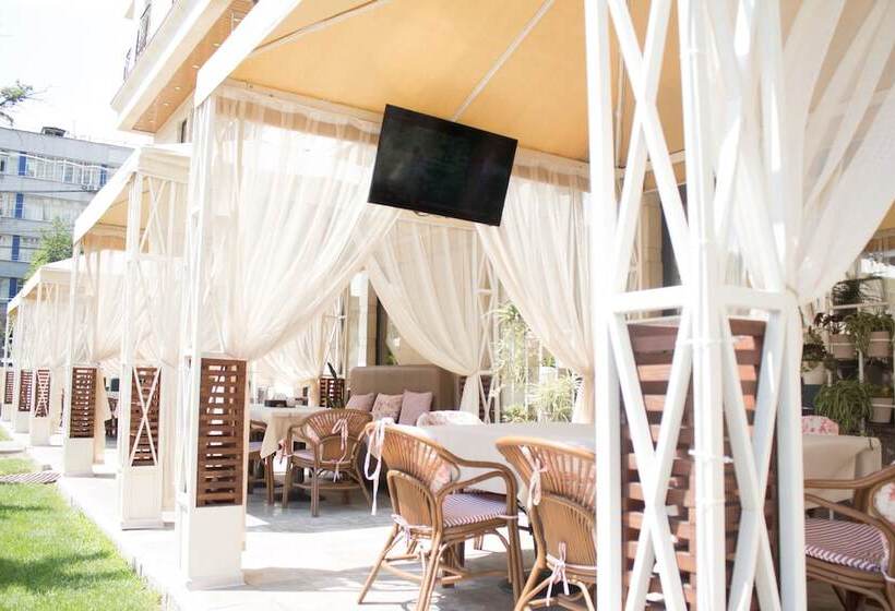 هتل Ramada By Wyndham Bishkek Centre