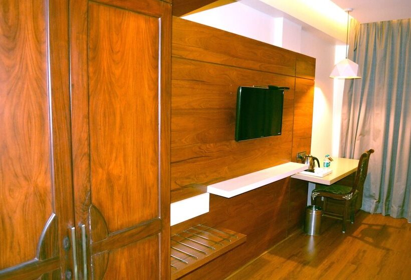 هتل Rk Residency