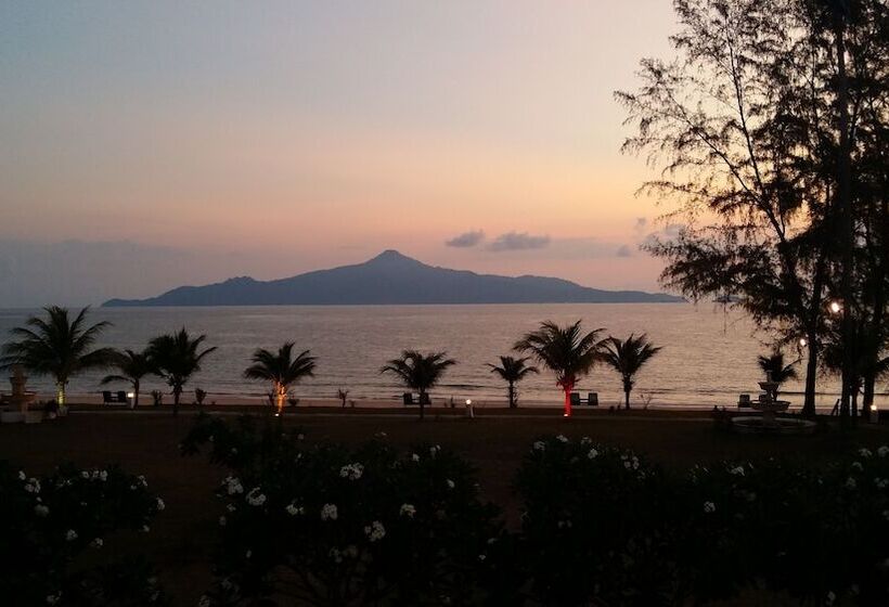 בית מלון כפרי Sari Pacifica Resort & Spa Sibu Island