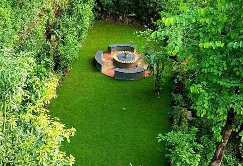 בית מלון כפרי Shaheen Bagh   A Luxury Resort & Spa