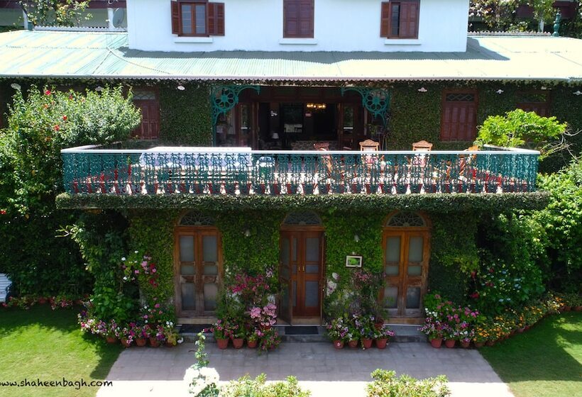 בית מלון כפרי Shaheen Bagh   A Luxury Resort & Spa