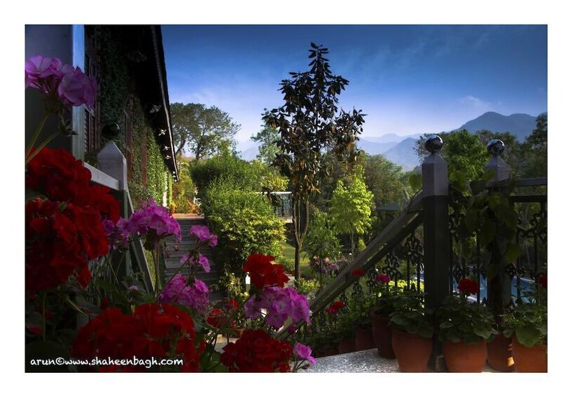 בית מלון כפרי Shaheen Bagh   A Luxury Resort & Spa