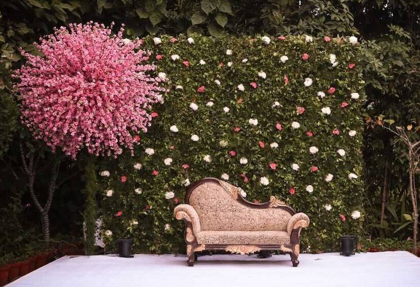 בית מלון כפרי Shaheen Bagh   A Luxury Resort & Spa