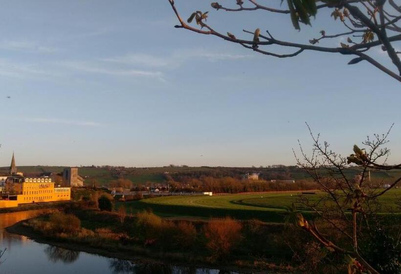 호텔 The Listowel Arms