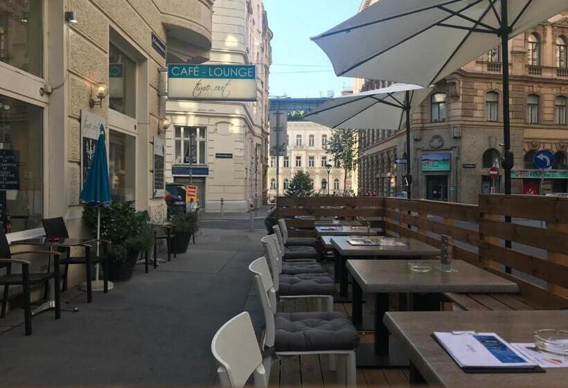 هتل Very Central, 5 Min To City Center, Self Check In