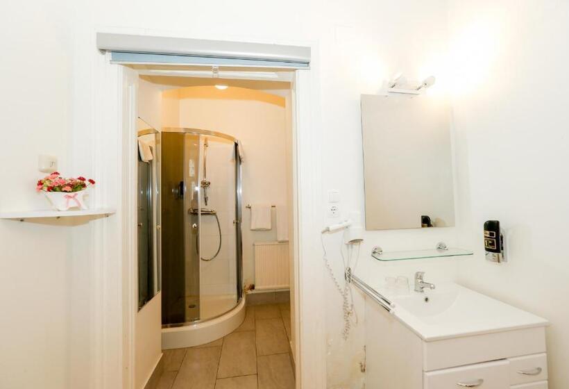 هتل Very Central, 5 Min To City Center, Self Check In