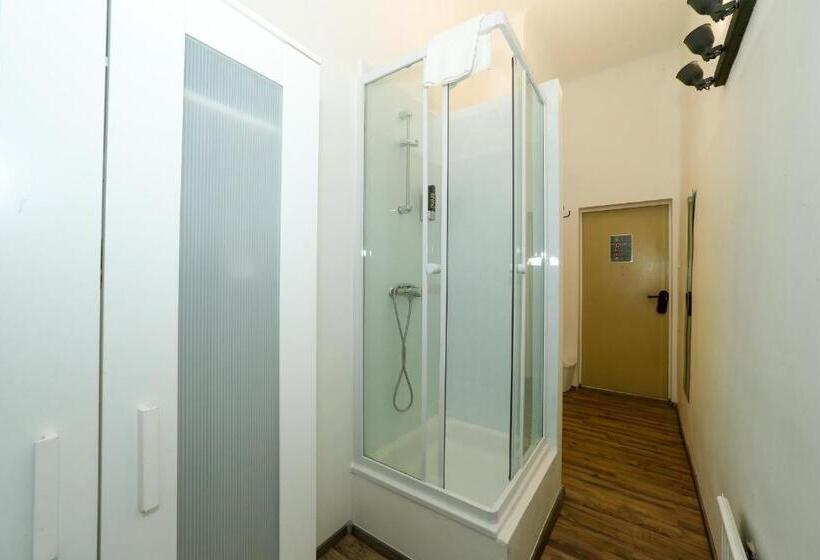 هتل Very Central, 5 Min To City Center, Self Check In