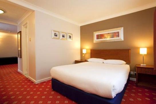 فندق Travelodge Frimley