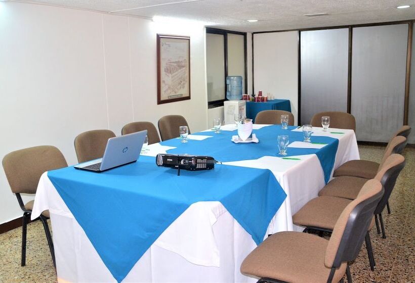 Отель Villavicencio Plaza