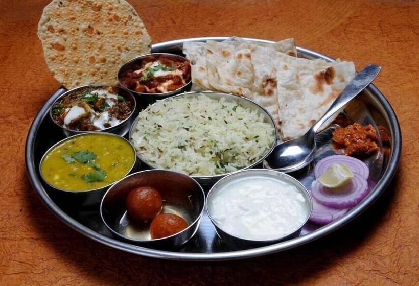 Отель Vyankatesh & Pure Veg Restaurant