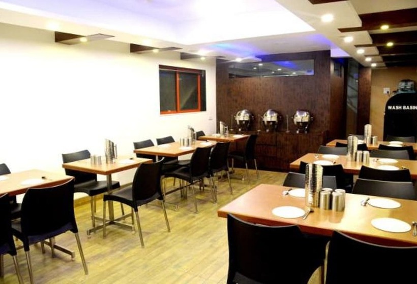 Отель Vyankatesh & Pure Veg Restaurant