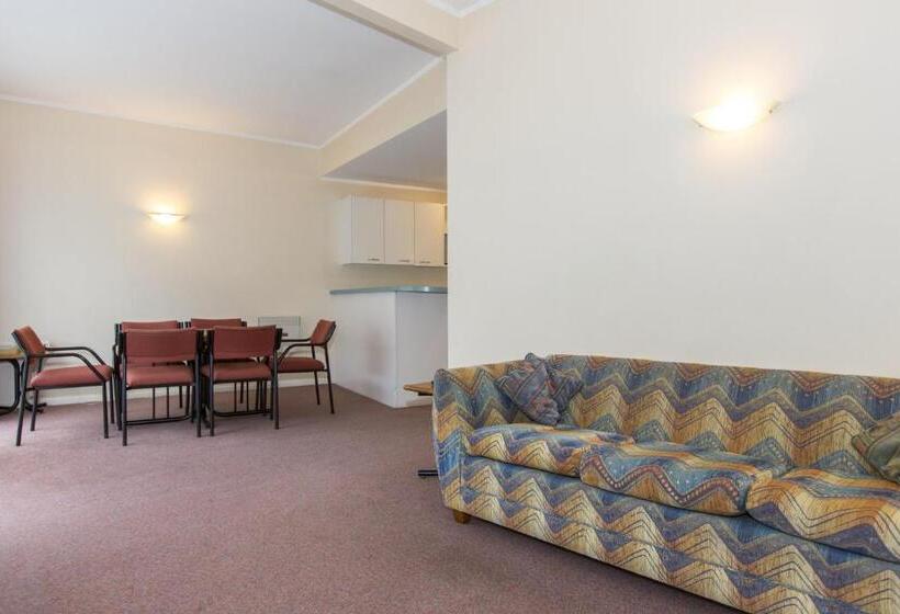 מוטל Fernhill Motor Lodge