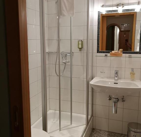 بنسيون Die Linde