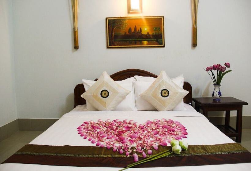 پانسیون Tropical Breeze