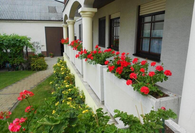 ペンション Weingut Gastehaus Palkowitsch