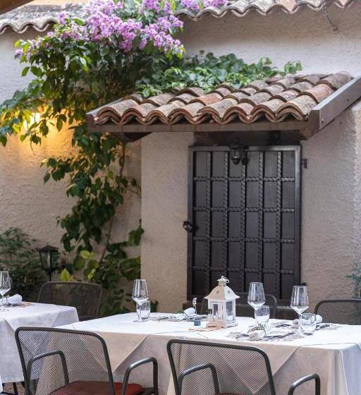 منتجع Borgo Dei Poeti Romantik Wellness & Spa