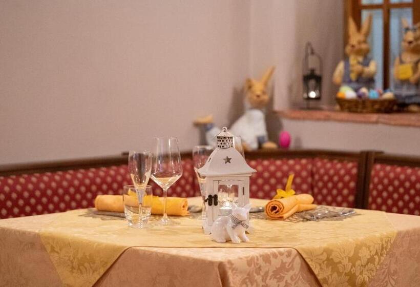 منتجع Borgo Dei Poeti Romantik Wellness & Spa