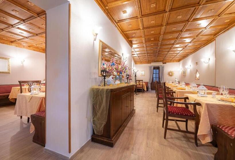 منتجع Borgo Dei Poeti Romantik Wellness & Spa