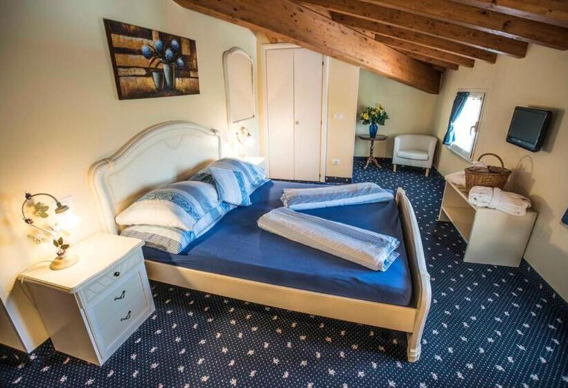 منتجع Borgo Dei Poeti Romantik Wellness & Spa