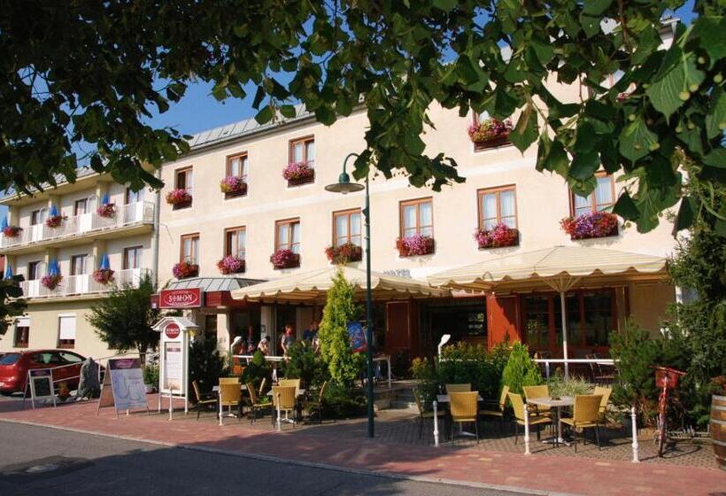 Simon Hotel & Café