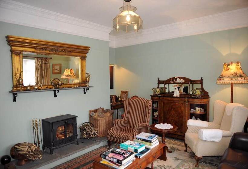 The Yellow House B&b