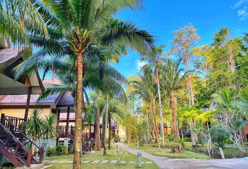 Tunamaya Beach & Spa Resort Tioman Island